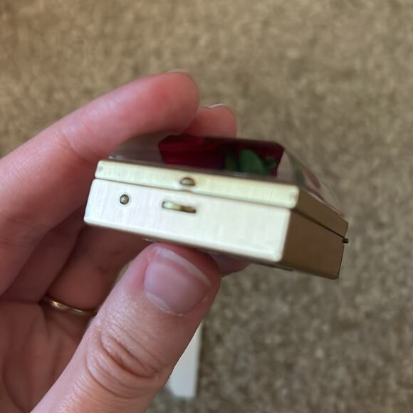 Vintage Bircraft brass and acrylic pill box with red rose Shadowbox lid - Picture 6 of 6